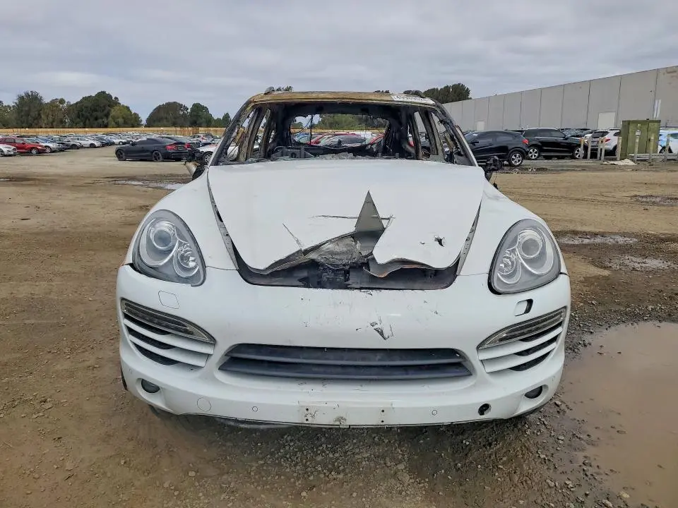 2013 PORSCHE CAYENNE   