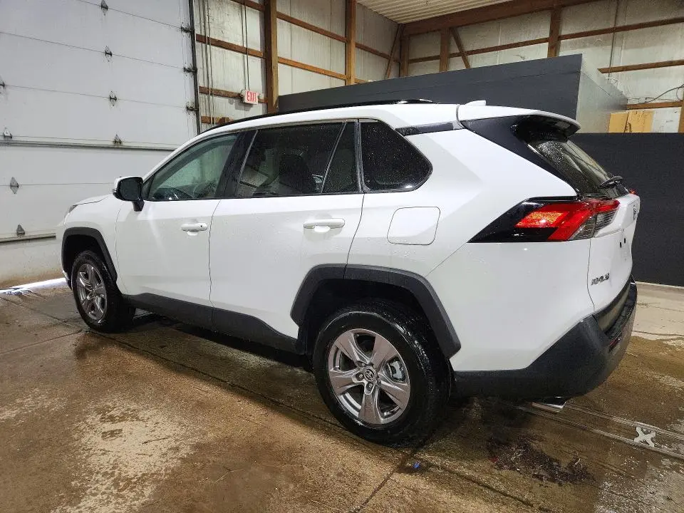 2025 TOYOTA RAV4 XLE  