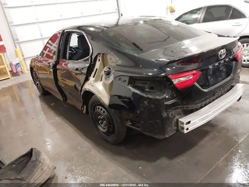 2018 TOYOTA CAMRY SE