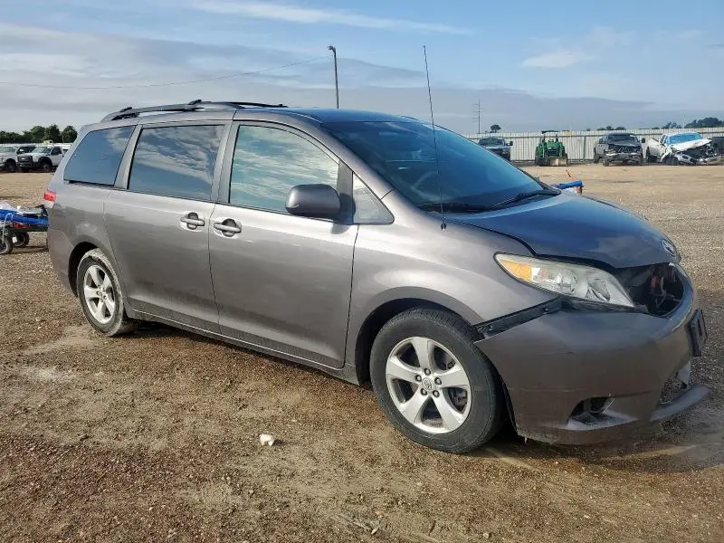 2011 TOYOTA SIENNA LE  
