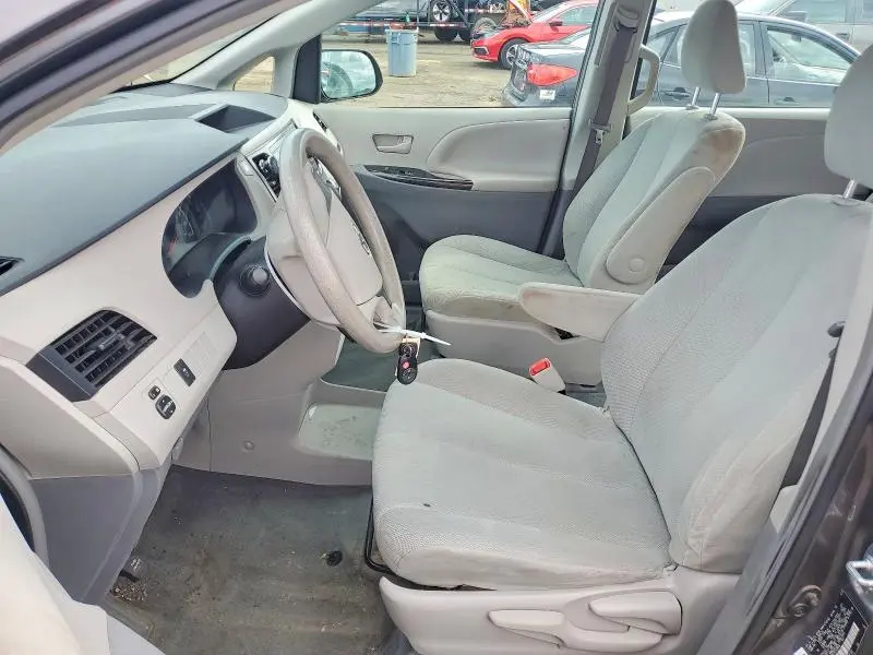 2014 TOYOTA SIENNA L 7-PASSENGER  