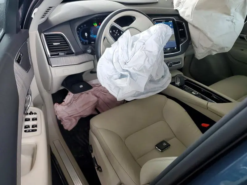 2024 VOLVO XC90 PLUS  