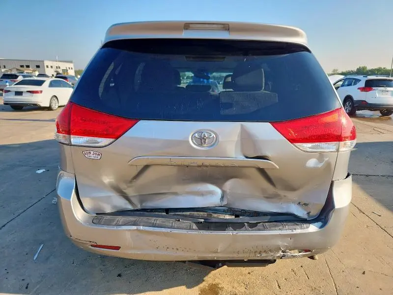 2011 TOYOTA SIENNA LE  