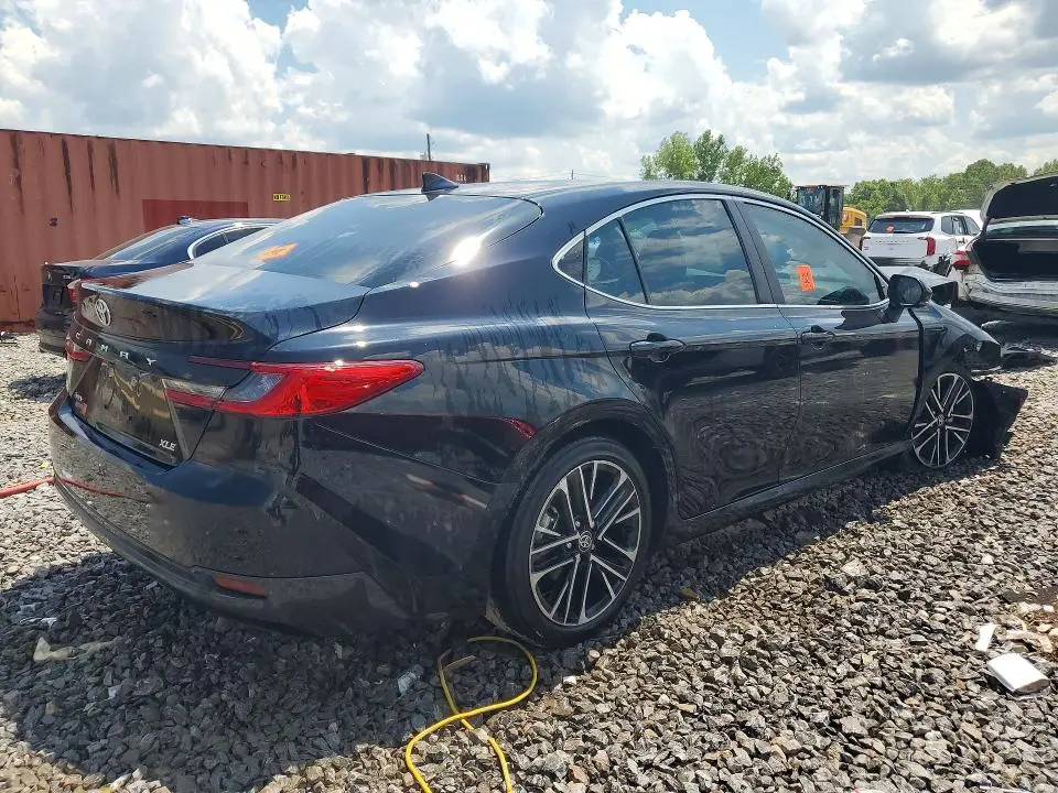 2025 TOYOTA CAMRY XLE  