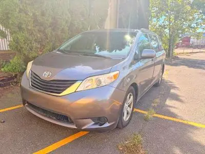 2011 TOYOTA SIENNA LE  