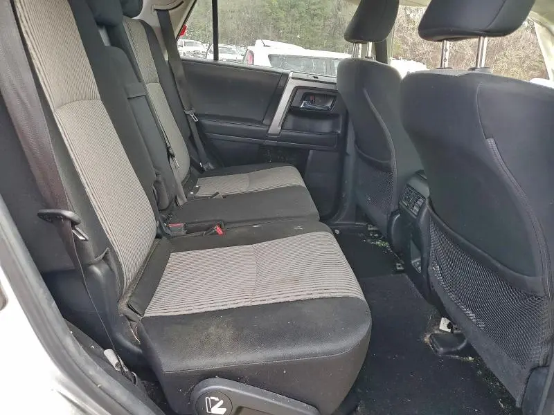 2023 TOYOTA 4RUNNER SE  