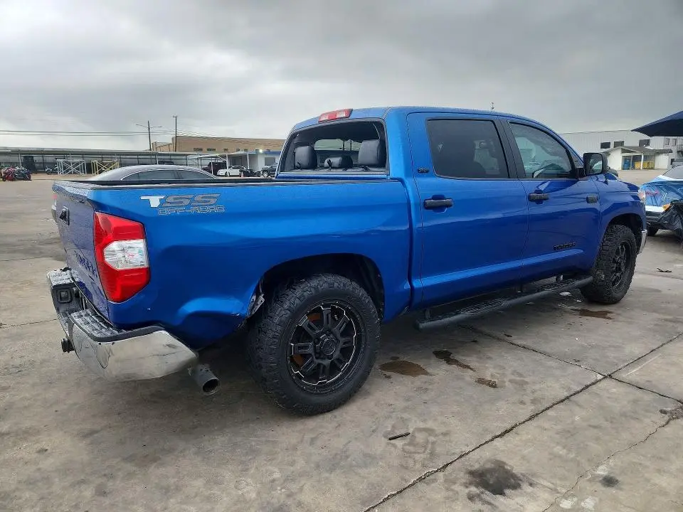 2016 TOYOTA TUNDRA CREWMAX SR5  