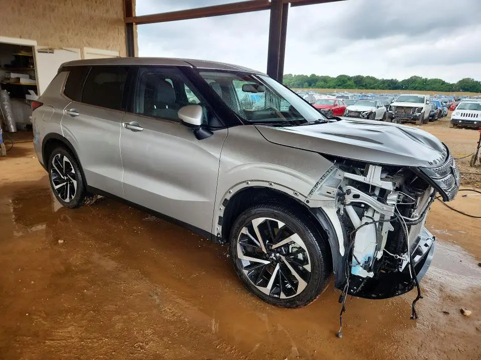 2024 MITSUBISHI OUTLANDER SE  