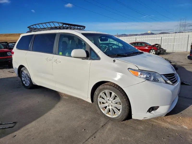 2011 TOYOTA SIENNA XLE  