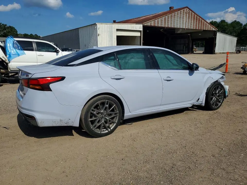 2023 NISSAN ALTIMA SR  