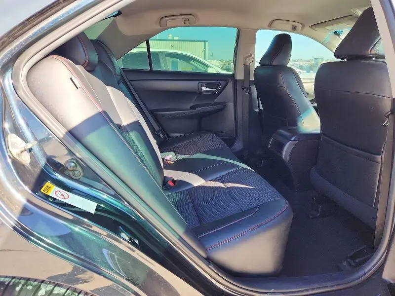 2015 TOYOTA CAMRY SE  