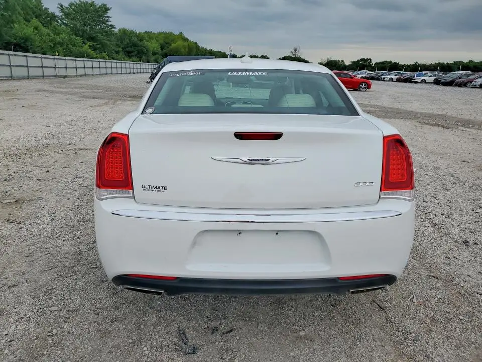 2019 CHRYSLER 300 LIMITED  