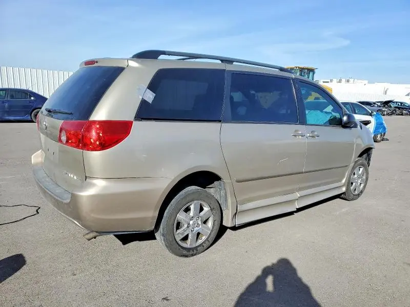 2010 TOYOTA SIENNA LE 8 PASSENGER  