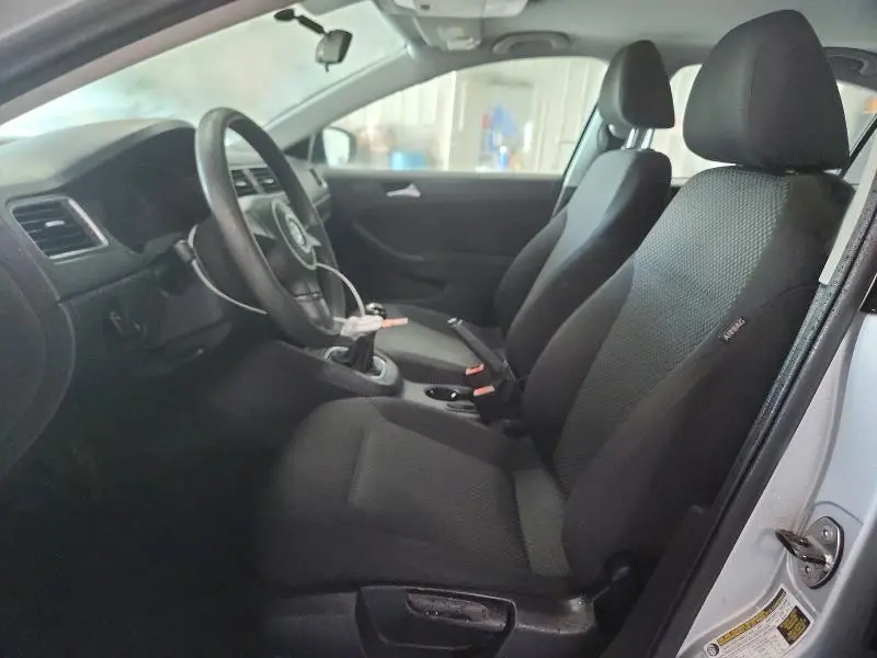 2011 VOLKSWAGEN JETTA BASE  