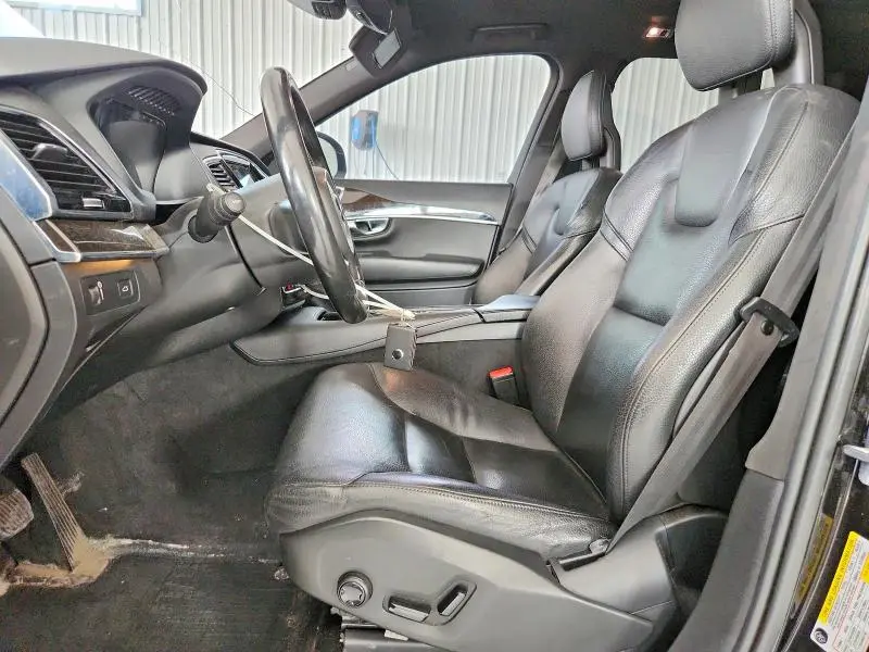 2017 VOLVO XC90 T6  