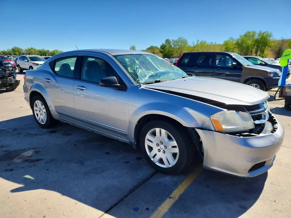 2013 DODGE AVENGER SE  