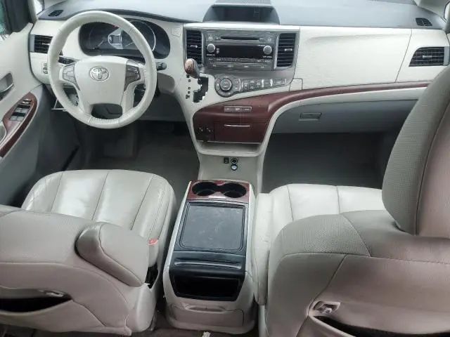 2013 TOYOTA SIENNA XLE  