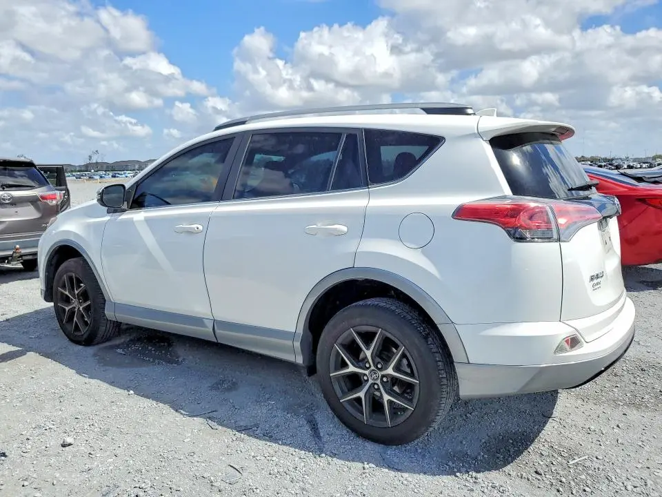 2018 TOYOTA RAV4 SE  