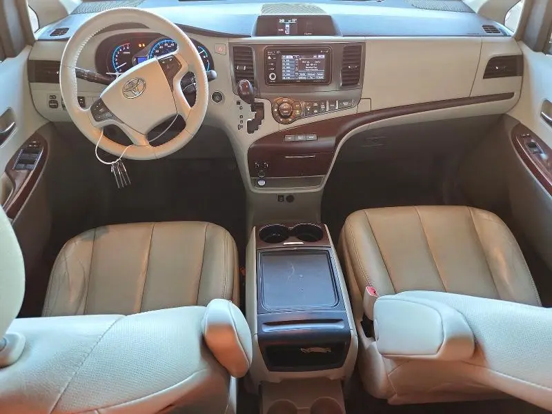 2014 TOYOTA SIENNA XLE 8-PASSENGER  