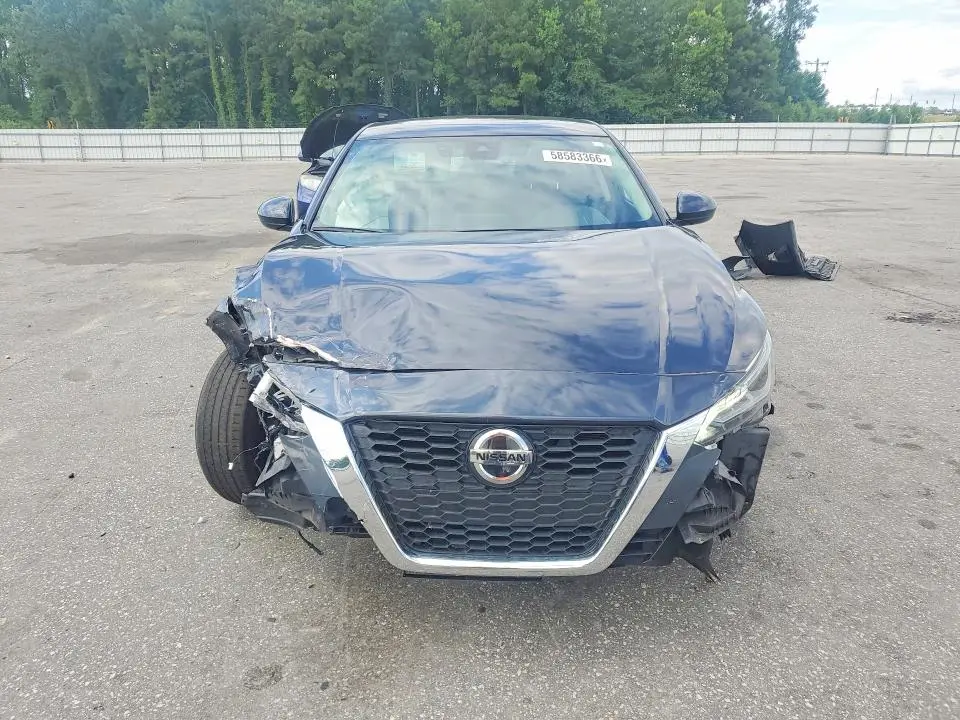 2022 NISSAN ALTIMA SV  