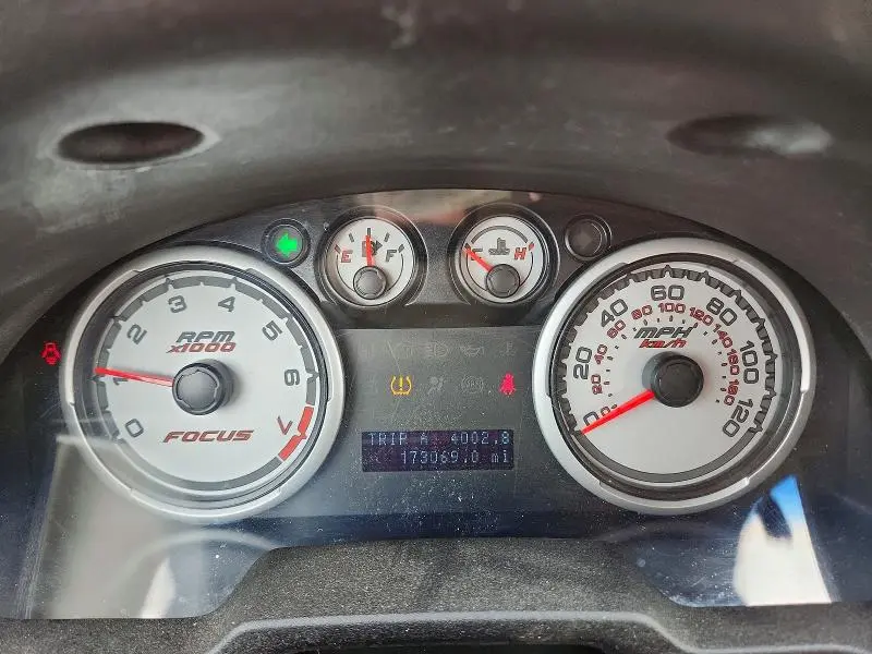 2010 FORD FOCUS SE  