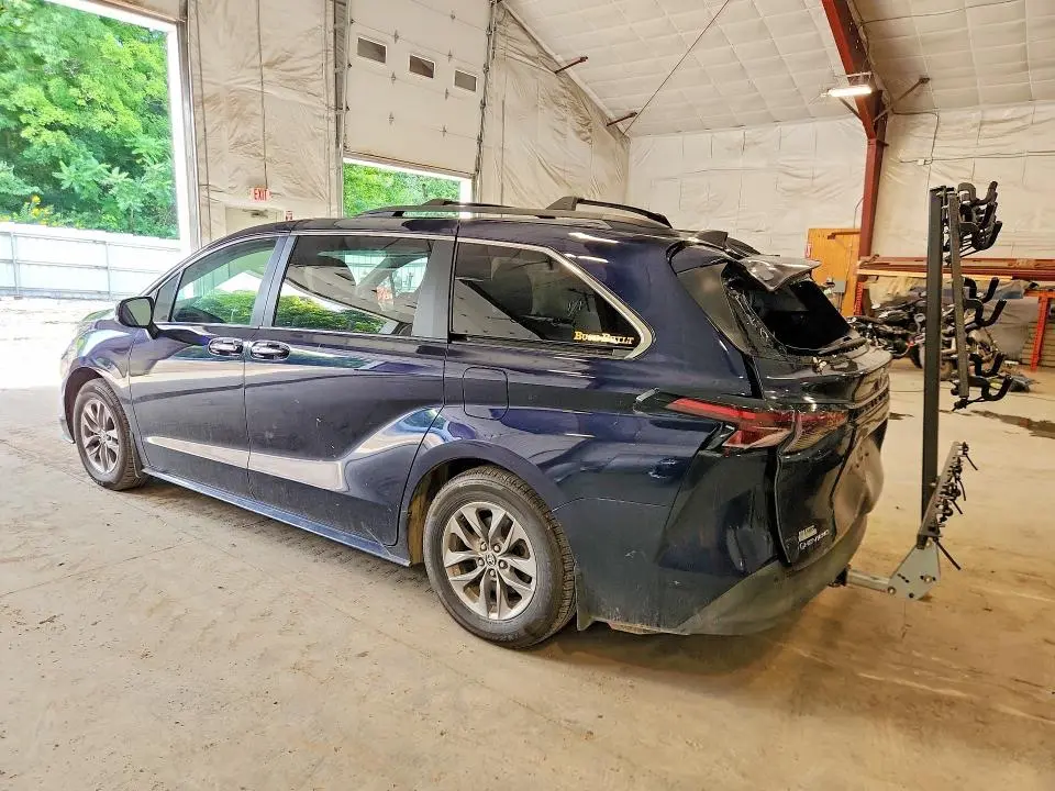 2025 TOYOTA SIENNA XLE 7-PASSENGER  