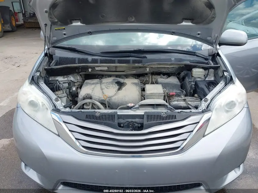 2017 TOYOTA SIENNA XLE PREMIUM 8 PASSENGER