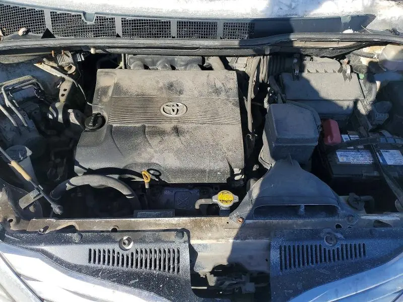 2011 TOYOTA SIENNA XLE  