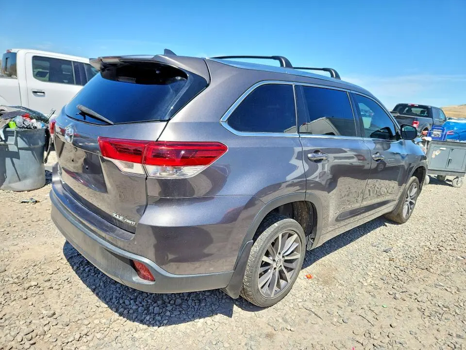2017 TOYOTA HIGHLANDER XLE  