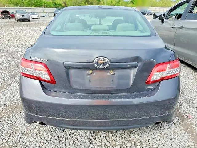 2011 TOYOTA CAMRY SE  