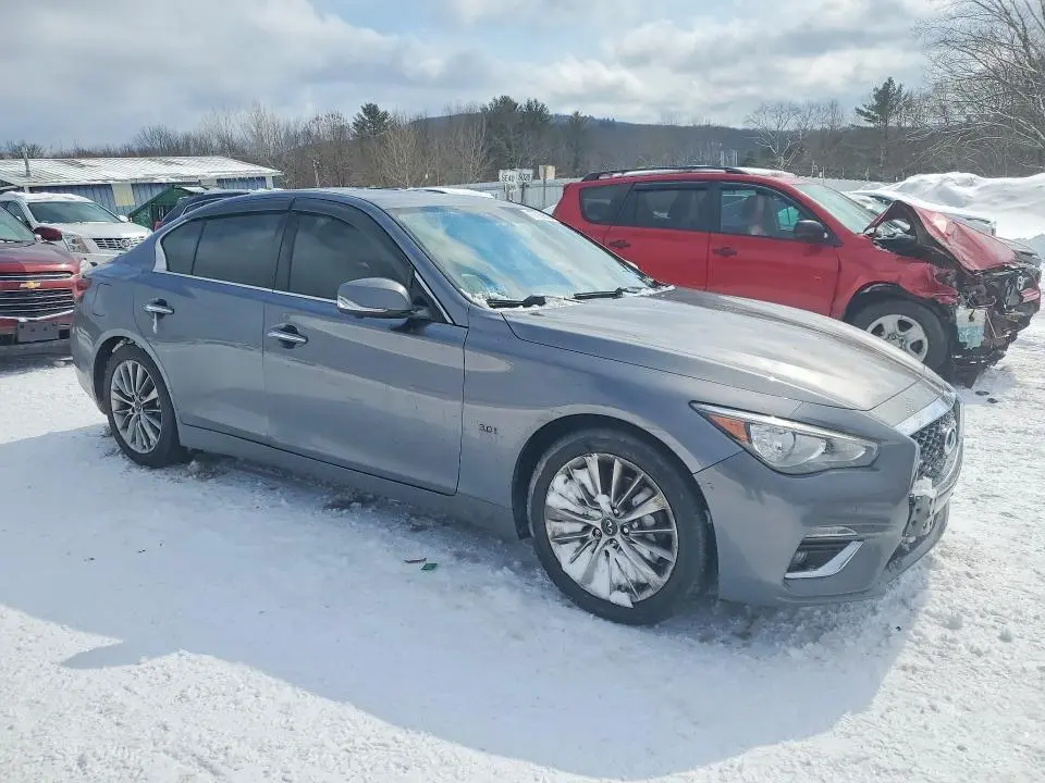 2018 INFINITI Q50 LUXE  