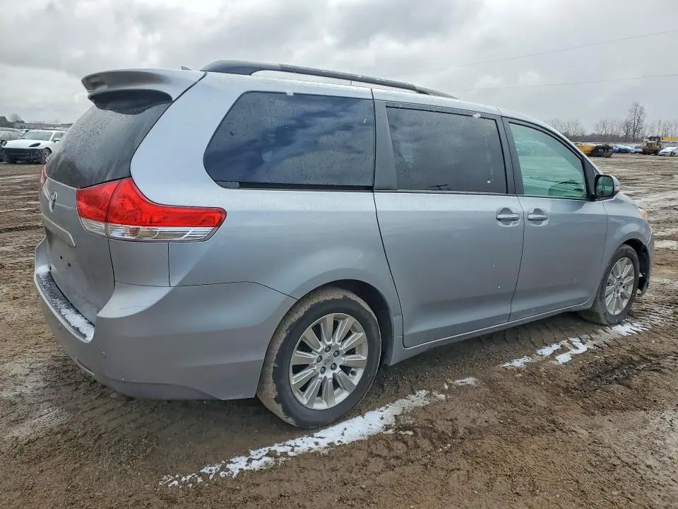 2014 TOYOTA SIENNA LIMITED 7-PASSENGER  