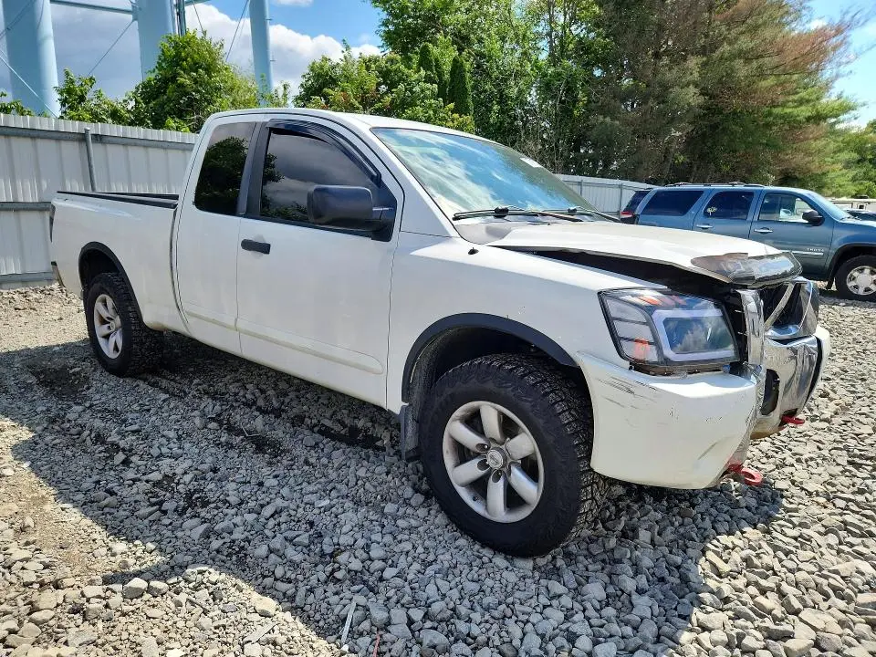 2011 NISSAN TITAN SV  