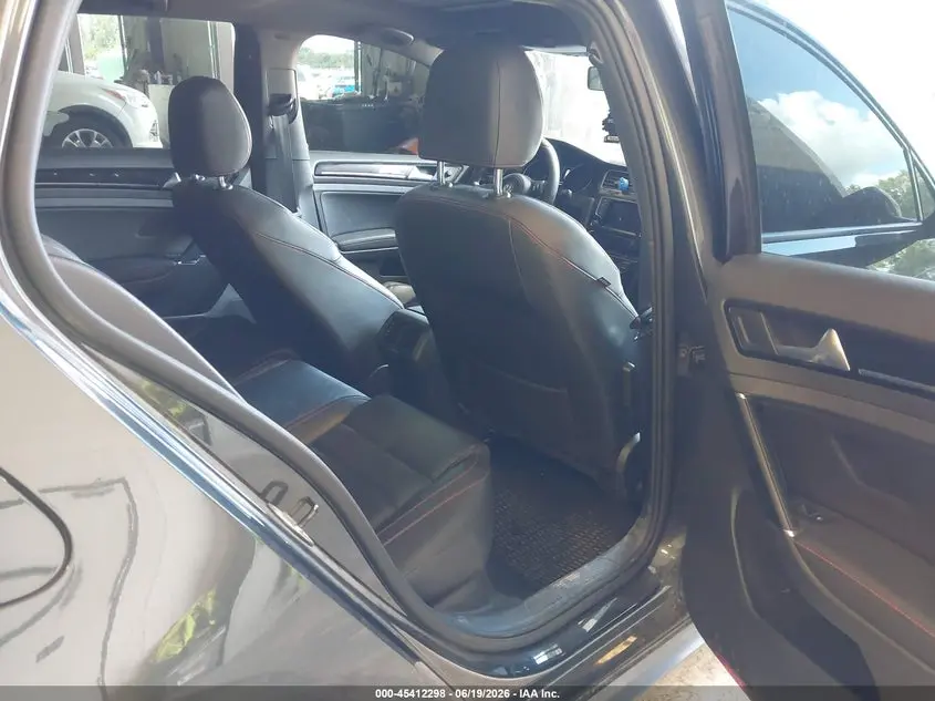 2015 VOLKSWAGEN GOLF GTI 2.0T AUTOBAHN 4-DOOR