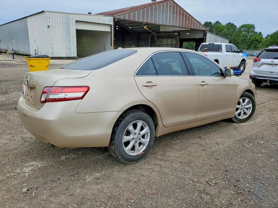 2011 TOYOTA CAMRY LE  