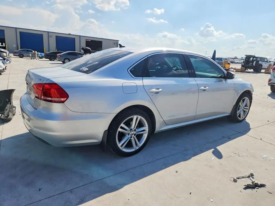 2014 VOLKSWAGEN PASSAT   