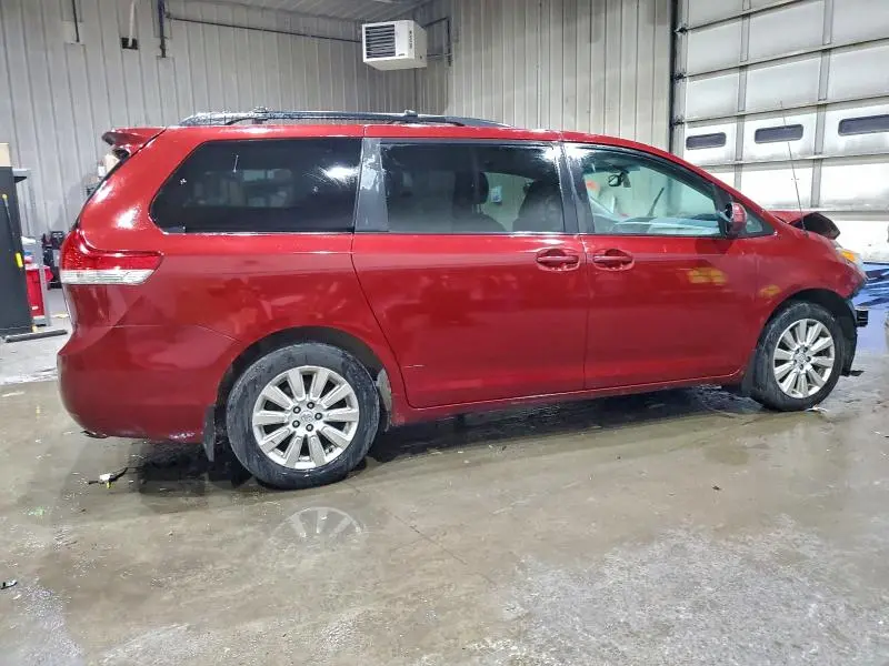 2014 TOYOTA SIENNA LE 7-PASSENGER  