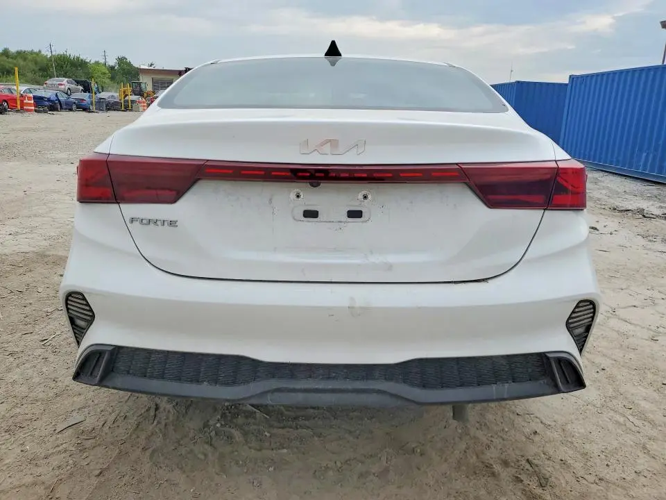 2023 KIA FORTE LXS  