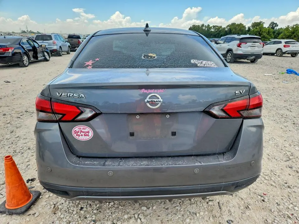2021 NISSAN VERSA SV  