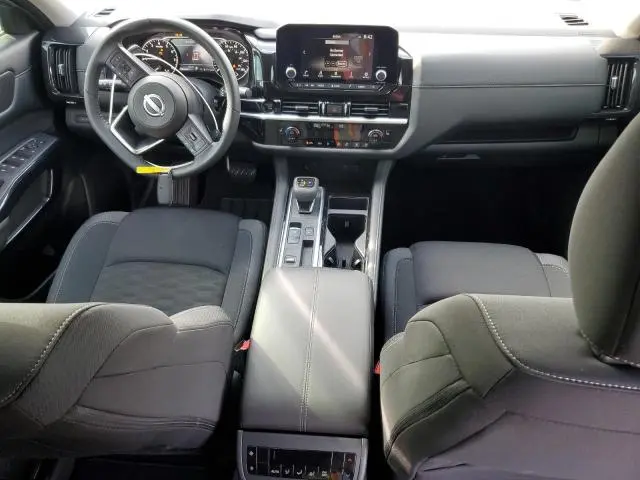 2025 NISSAN PATHFINDER SV  