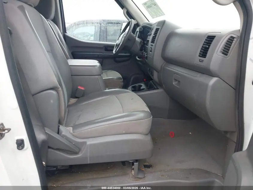 2014 NISSAN NV PASSENGER NV3500 HD SV V8