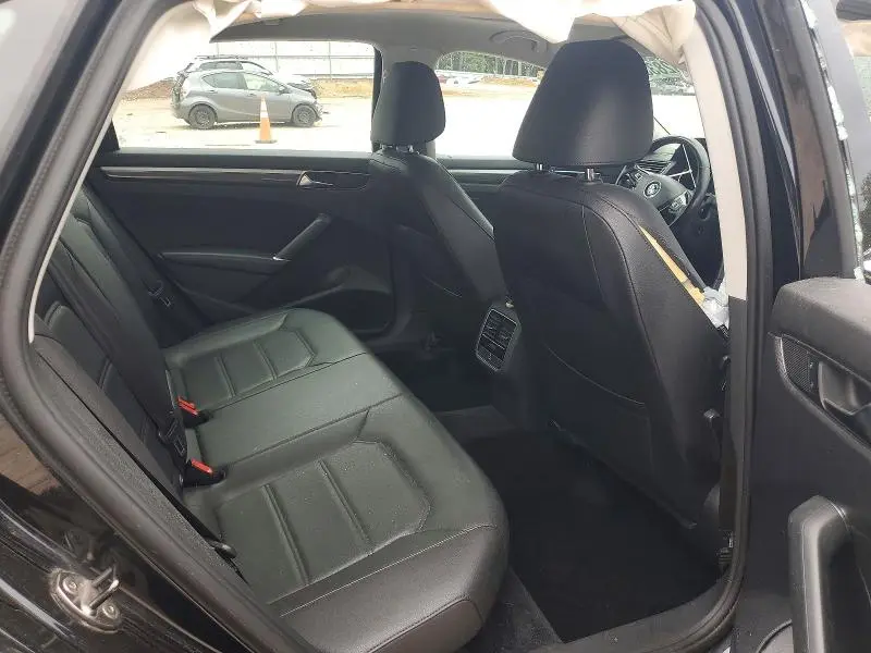 2017 VOLKSWAGEN PASSAT SE  