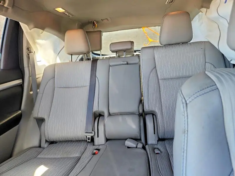 2017 TOYOTA HIGHLANDER LE  