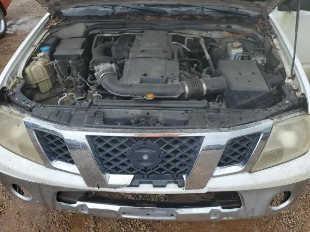 2010 NISSAN FRONTIER CREW CAB SE  