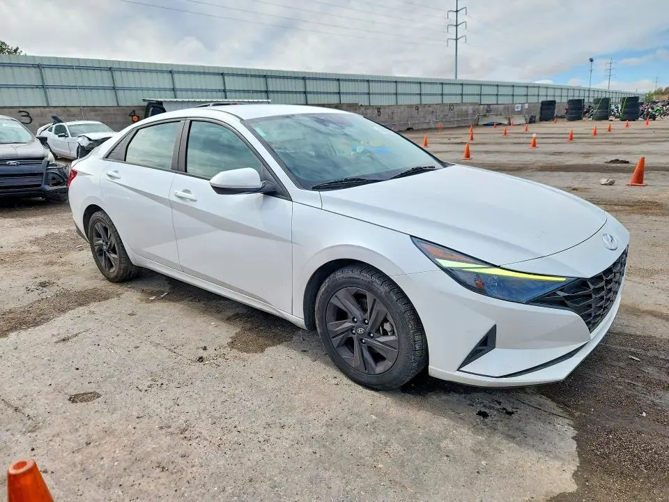 2021 HYUNDAI ELANTRA SEL  