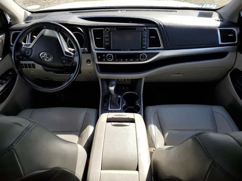2017 TOYOTA HIGHLANDER XLE  
