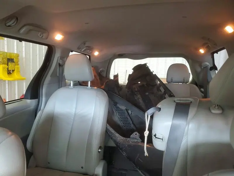 2011 TOYOTA SIENNA XLE 8-PASSENGER  