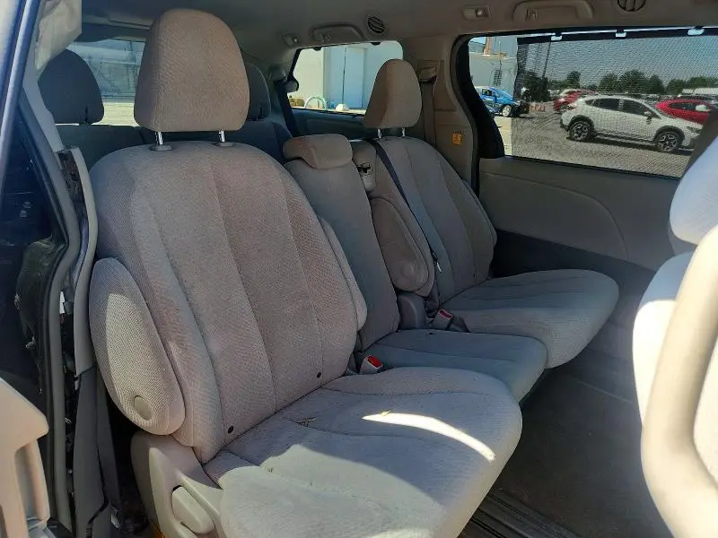 2012 TOYOTA SIENNA LE  