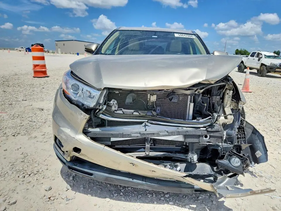 2016 TOYOTA HIGHLANDER XLE  