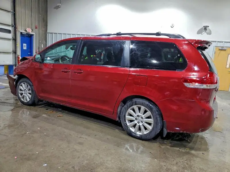 2014 TOYOTA SIENNA LE 7-PASSENGER  